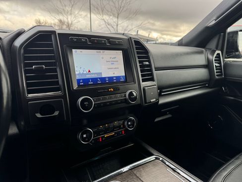 Used 2020 Ford Expedition Limited image 24