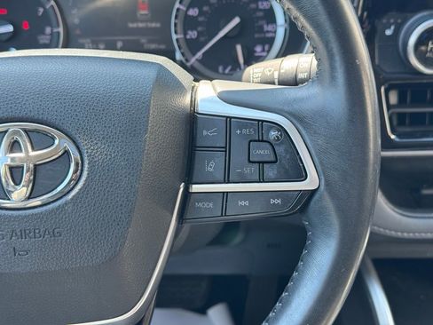 Used 2022 Toyota Highlander XLE image 32