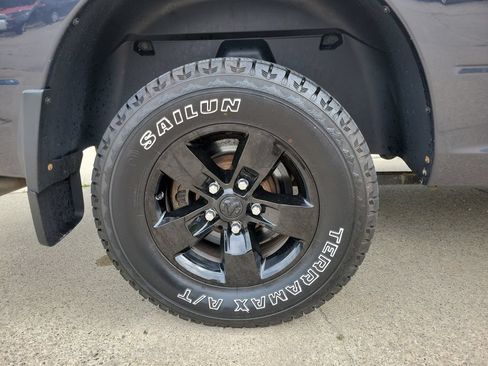 Used 2017 RAM 1500 Classic SLT AWD/4WD image 5