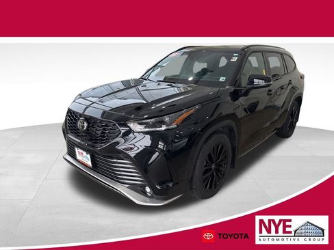 Used 2023 Toyota Highlander XSE image 1