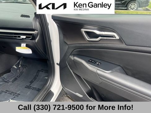 Certified 2026 Kia Sportage EX w/ EX Panorama Roof Package FWD image 57