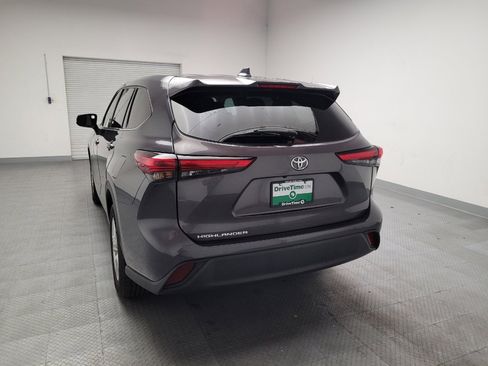Used 2021 Toyota Highlander L FWD image 6