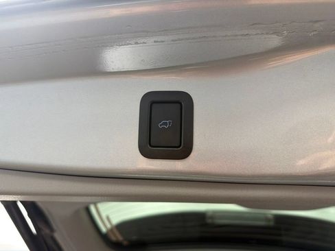 Used 2019 Toyota Highlander XLE AWD/4WD image 40