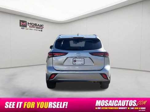 Used 2024 Toyota Highlander Platinum AWD/4WD image 6