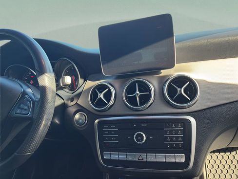 Used 2019 Mercedes-Benz GLA 250 4MATIC image 18