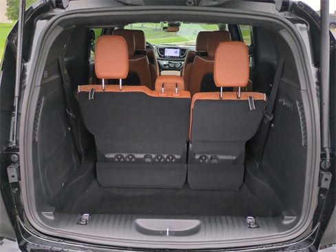 New 2026 Chrysler Pacifica Pinnacle w/ Trailer Tow Group image 13