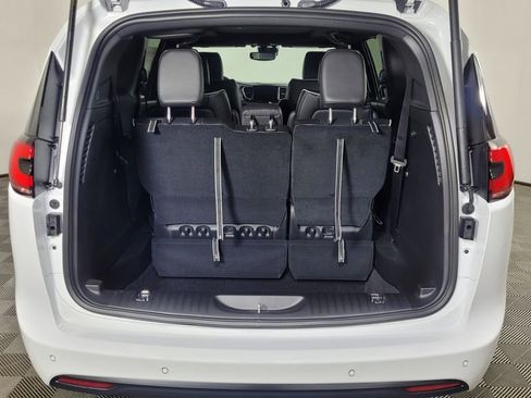 New 2026 Chrysler Pacifica Limited w/ S Appearance Package image 9