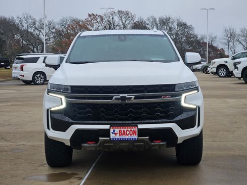 Used 2022 Chevrolet Tahoe Z71 w/ Luxury Package AWD/4WD image 2