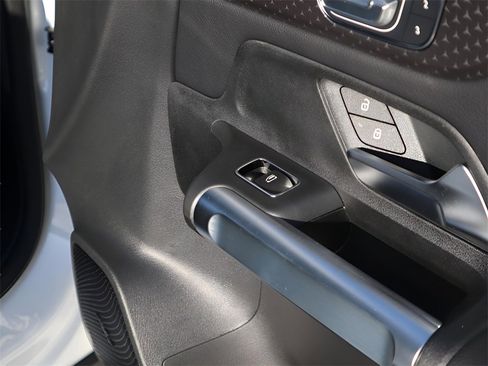 New 2026 Mercedes-Benz GLB 250 4MATIC image 13