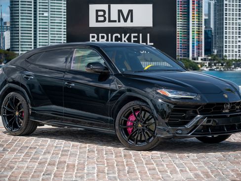Used 2022 Lamborghini Urus AWD/4WD image 1