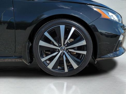 Certified 2020 Nissan Altima 2.0 Platinum image 10