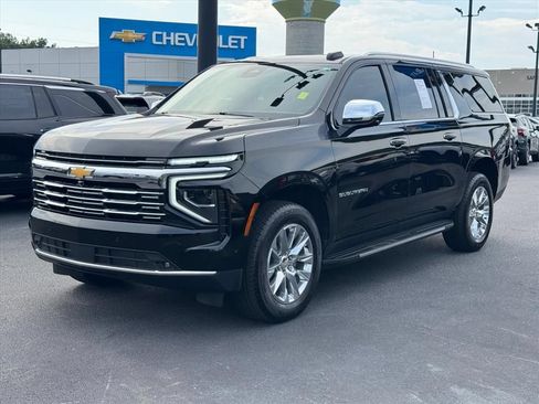Used 2025 Chevrolet Suburban Premier AWD/4WD image 7