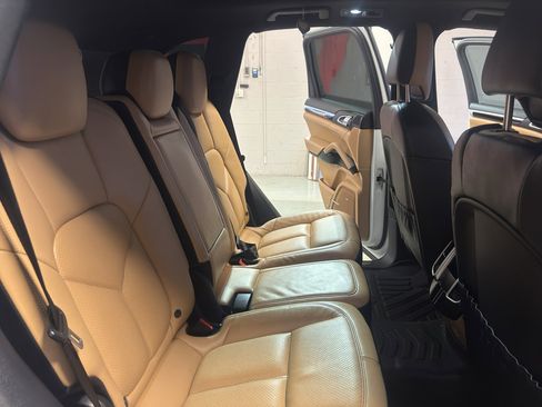 Used 2015 Porsche Cayenne Diesel AWD/4WD image 24
