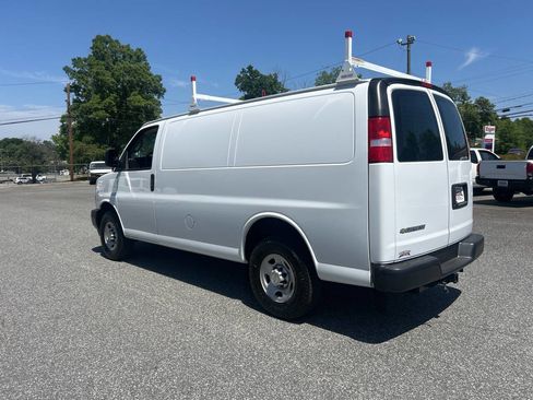 Used 2022 Chevrolet Express 2500 w/ Driver Convenience Package RWD image 7