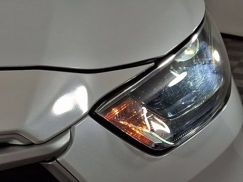 Used 2022 Toyota Highlander XLE AWD/4WD image 12