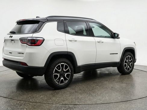 Used 2025 Jeep Compass Trailhawk w/ Trailer Tow Group AWD/4WD image 9
