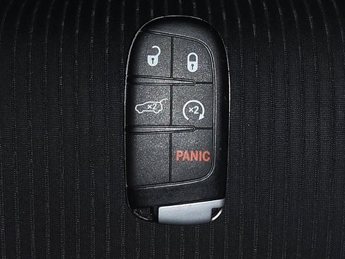 Used 2018 Dodge Journey SE FWD image 32