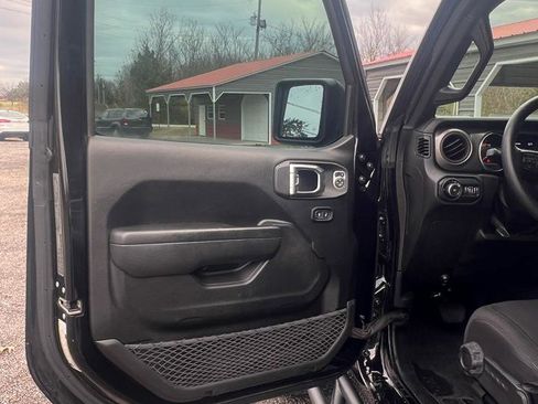 Used 2022 Jeep Wrangler Sport image 5