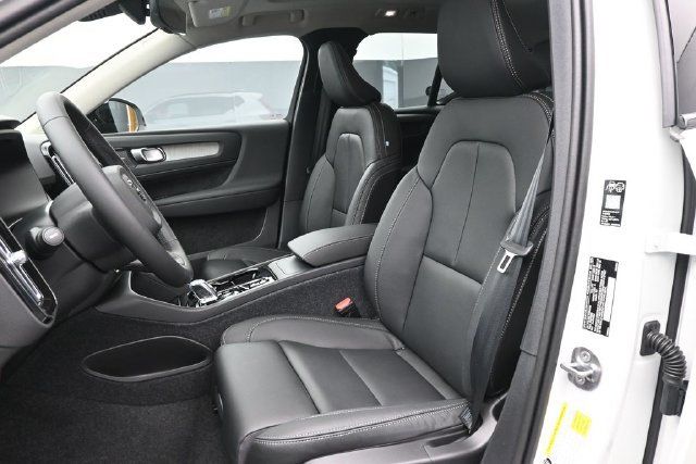 New 2026 Volvo XC40 B5 Plus w/ Climate Package AWD/4WD image 10