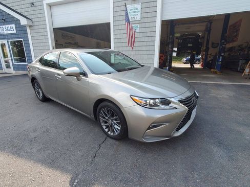 Used 2018 Lexus ES 350 w/ Premier Package FWD image 2