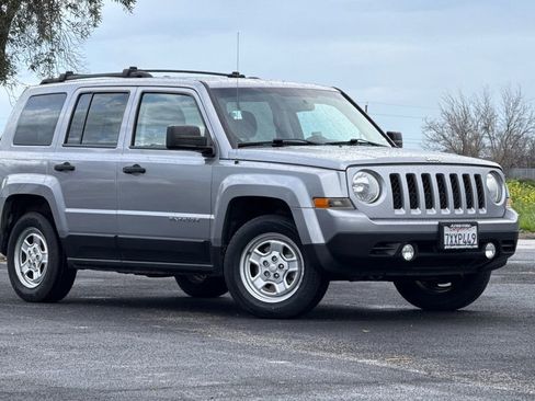 Used 2016 Jeep Patriot Sport image 2