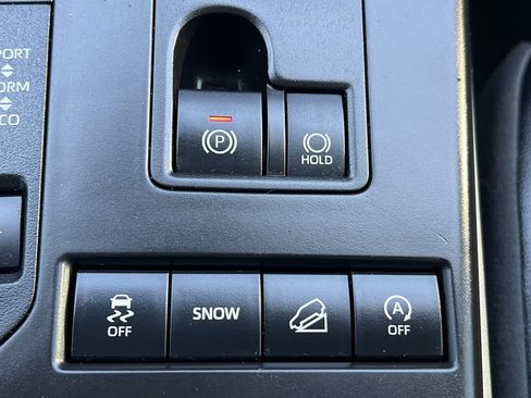 Used 2022 Toyota Highlander XLE image 9