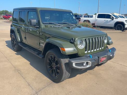 Used 2023 Jeep Wrangler Unlimited Sahara AWD/4WD image 3
