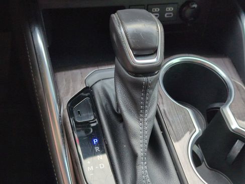 Used 2023 Toyota Highlander Limited FWD image 24