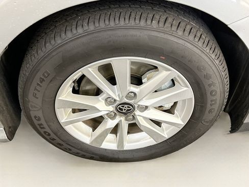 Used 2025 Toyota Camry LE image 11