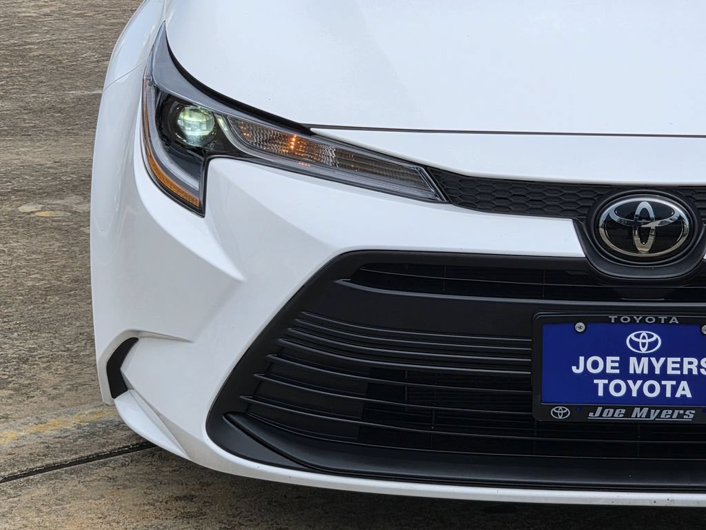 Used 2026 Toyota Corolla LE FWD image 5