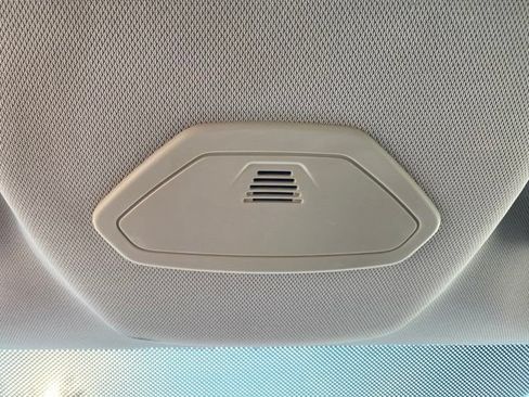 Used 2015 Ford Focus SE w/ SE Cold Weather Package FWD image 24