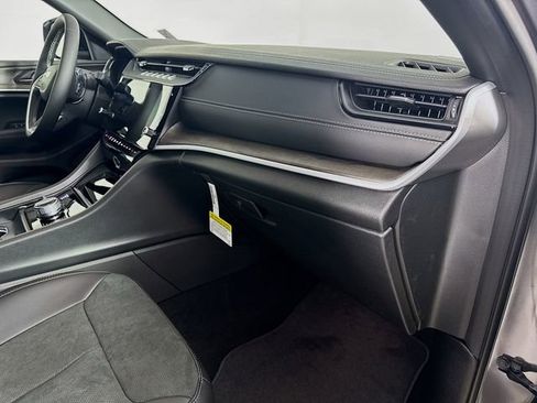 New 2026 Jeep Grand Cherokee Altitude image 32