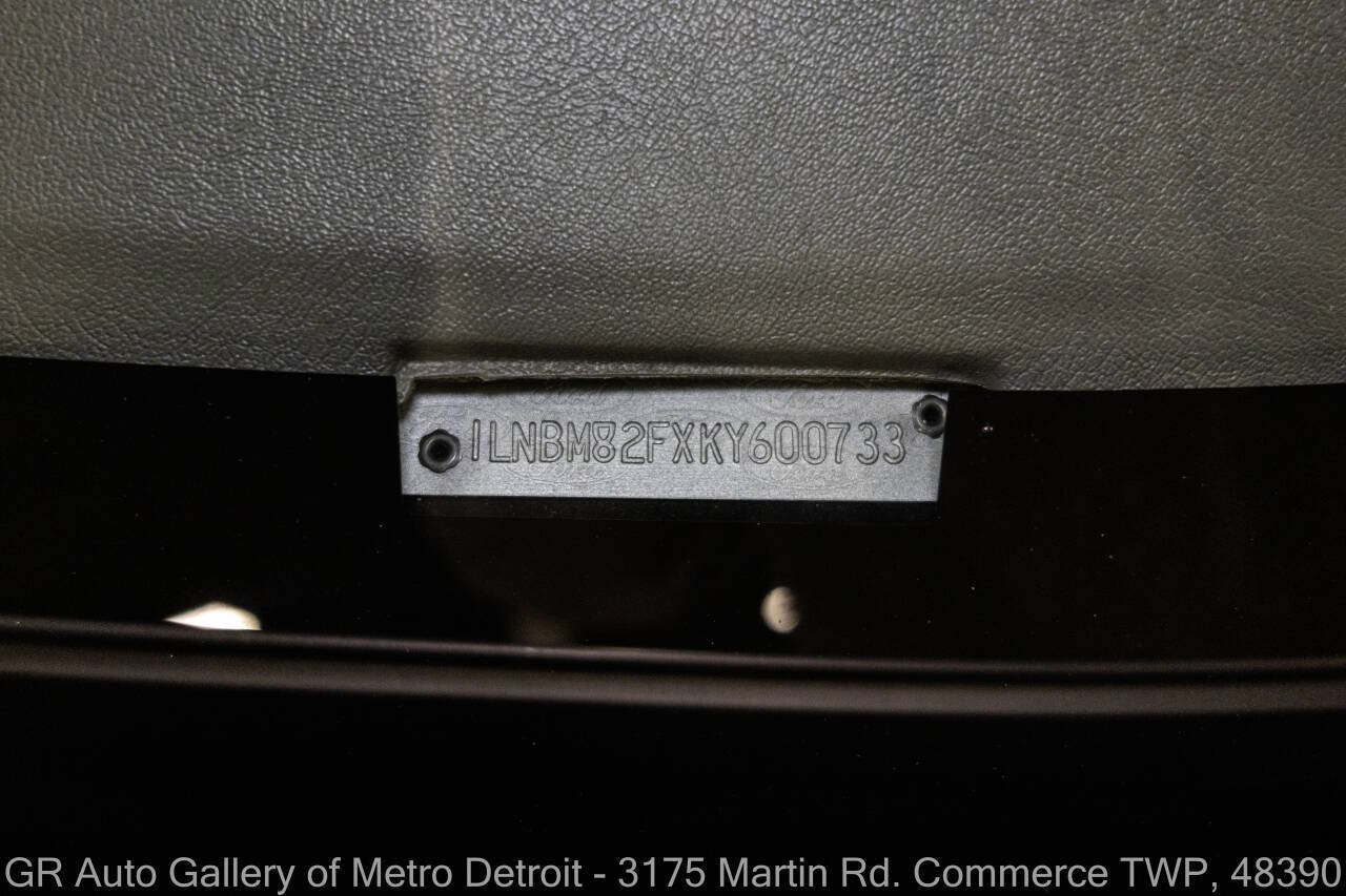 Used 1989 Lincoln Town Car Signature RWD image 17
