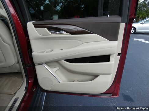 Used 2017 Cadillac Escalade ESV Luxury RWD image 61