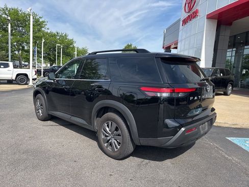 Used 2025 Nissan Pathfinder SV FWD image 3