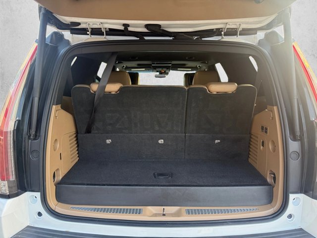 Used 2018 Cadillac Escalade Platinum AWD/4WD image 5