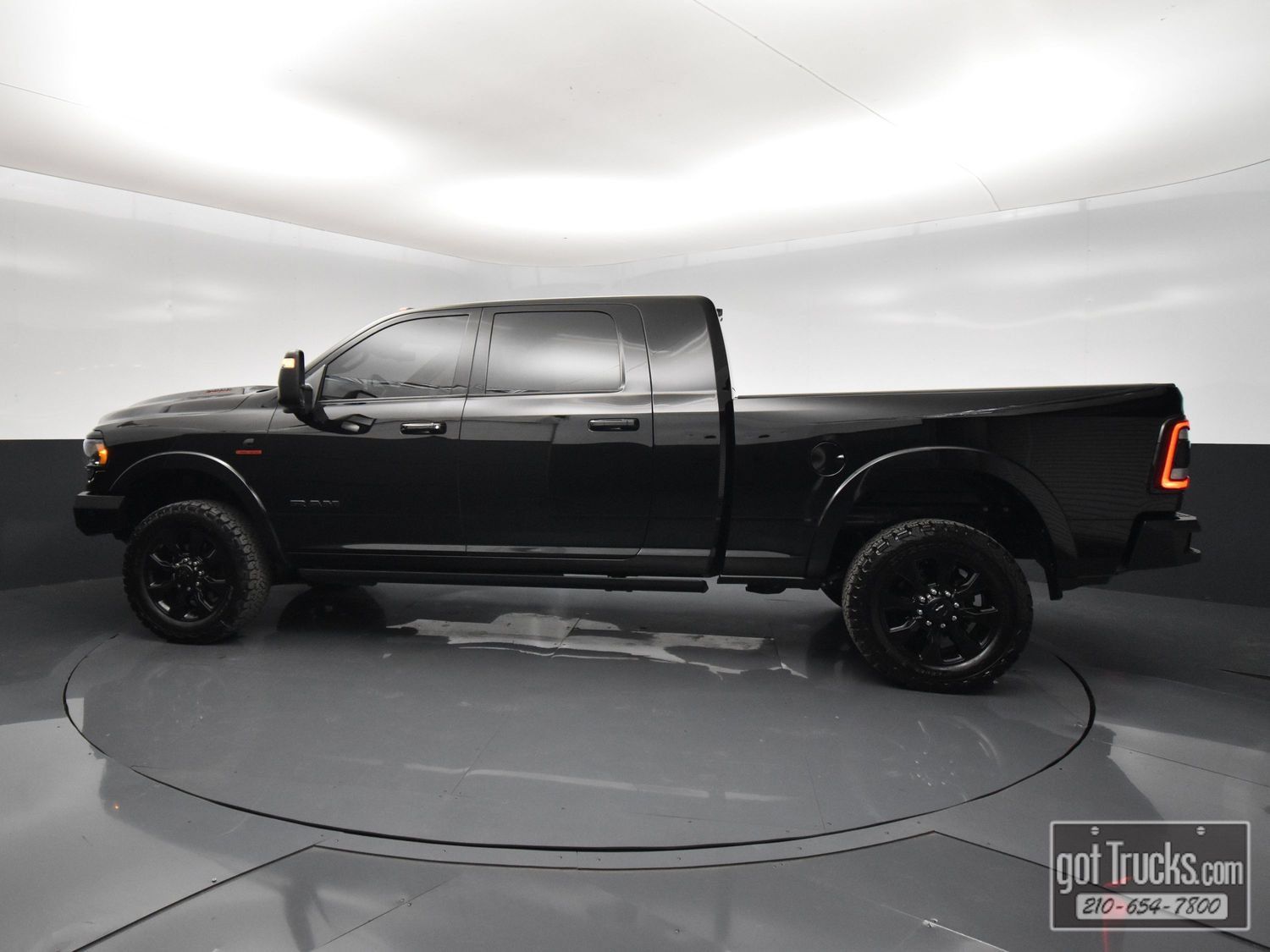 Used 2024 RAM 2500 Limited AWD/4WD image 3