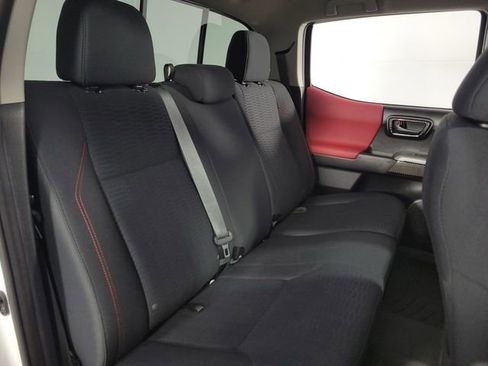 Used 2019 Toyota Tacoma SR5 AWD/4WD image 16