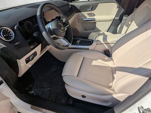 Certified 2025 Mercedes-Benz GLA 250 image 17