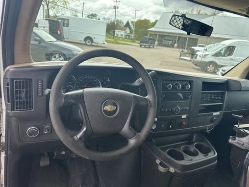 Used 2011 Chevrolet Express 2500 image 18