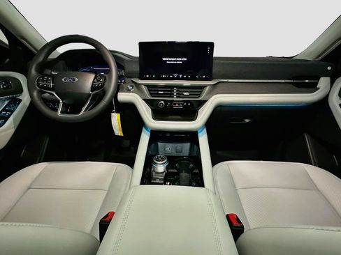 New 2026 Ford Explorer Platinum w/ LUX Leather Package AWD/4WD image 8