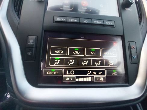 Used 2025 Subaru Outback AWD/4WD image 23