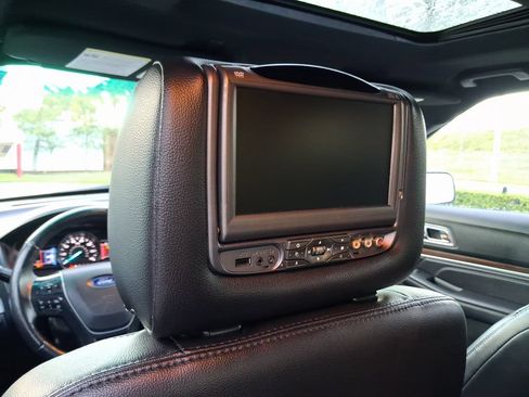Used 2016 Ford Explorer Limited w/ Equipment Group 301A FWD image 10