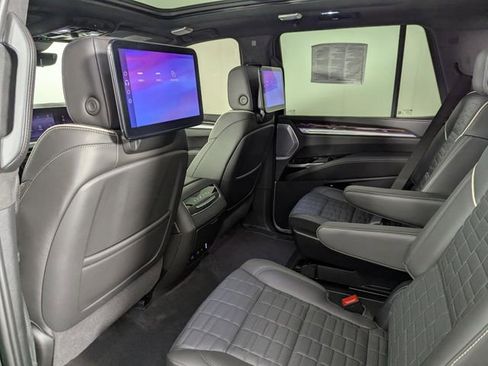Used 2025 Cadillac Escalade Sport Platinum AWD/4WD image 23