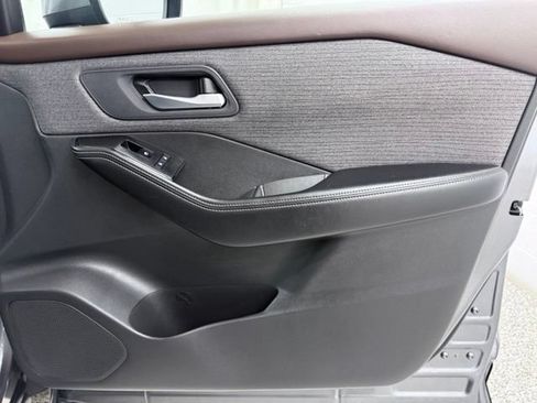 Used 2023 Nissan Rogue SV AWD/4WD image 18