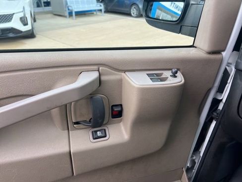 Used 2016 Chevrolet Express 2500 image 29