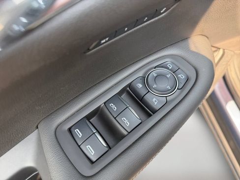 Used 2025 Cadillac XT6 Luxury AWD/4WD image 21