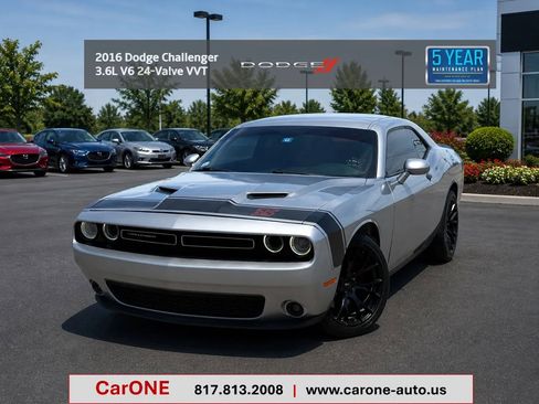 Used 2016 Dodge Challenger SXT Plus RWD image 1