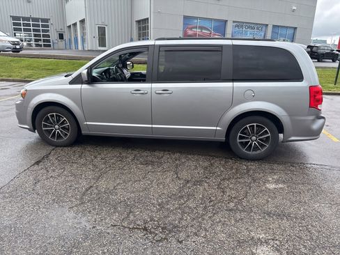 Used 2019 Dodge Grand Caravan GT FWD image 2