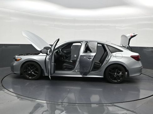 Used 2025 Honda Civic Sport image 32